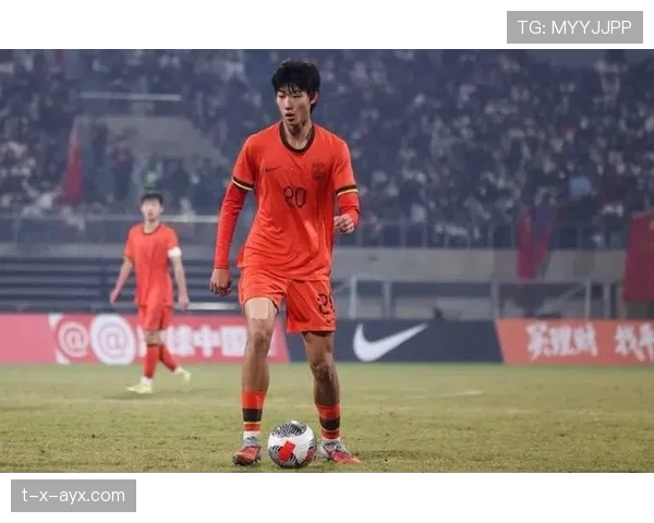 新一代足球新星闪耀赛场，年轻球员亮眼表现引热议